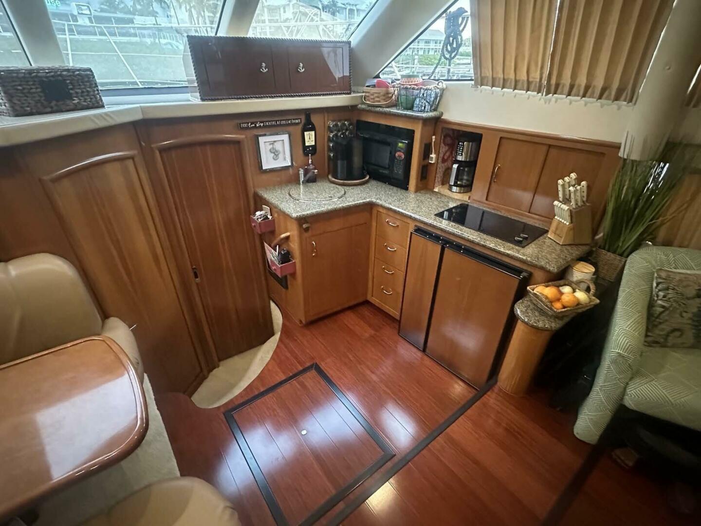 2005 Carver cockpit motor yacht