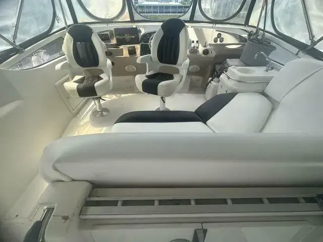 Carver Cockpit Motor Yacht