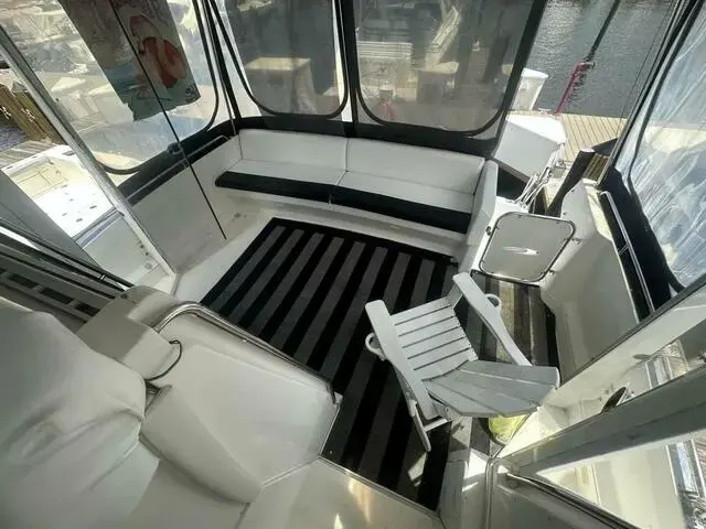 Carver Cockpit Motor Yacht