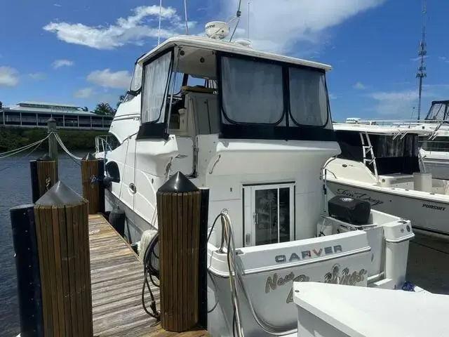 Carver Cockpit Motor Yacht