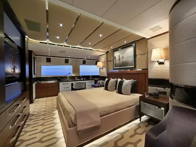 Heesen 3700