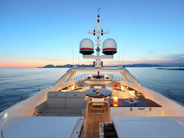 Heesen 3700