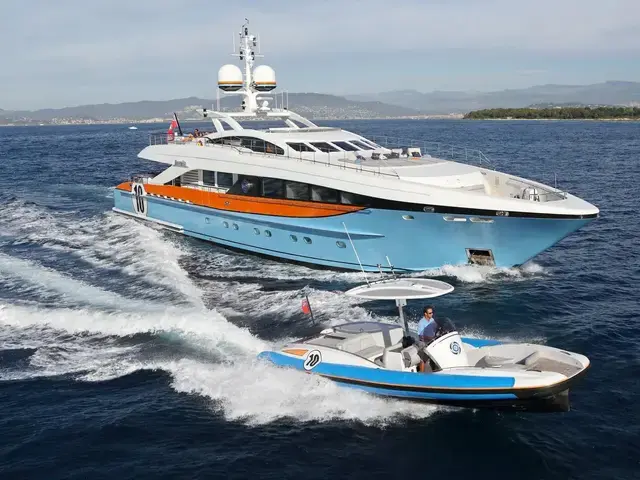 Heesen 3700