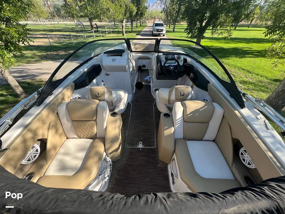 2017 Scarab 255 platinum se