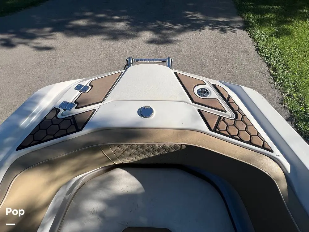 2017 Scarab 255 platinum se