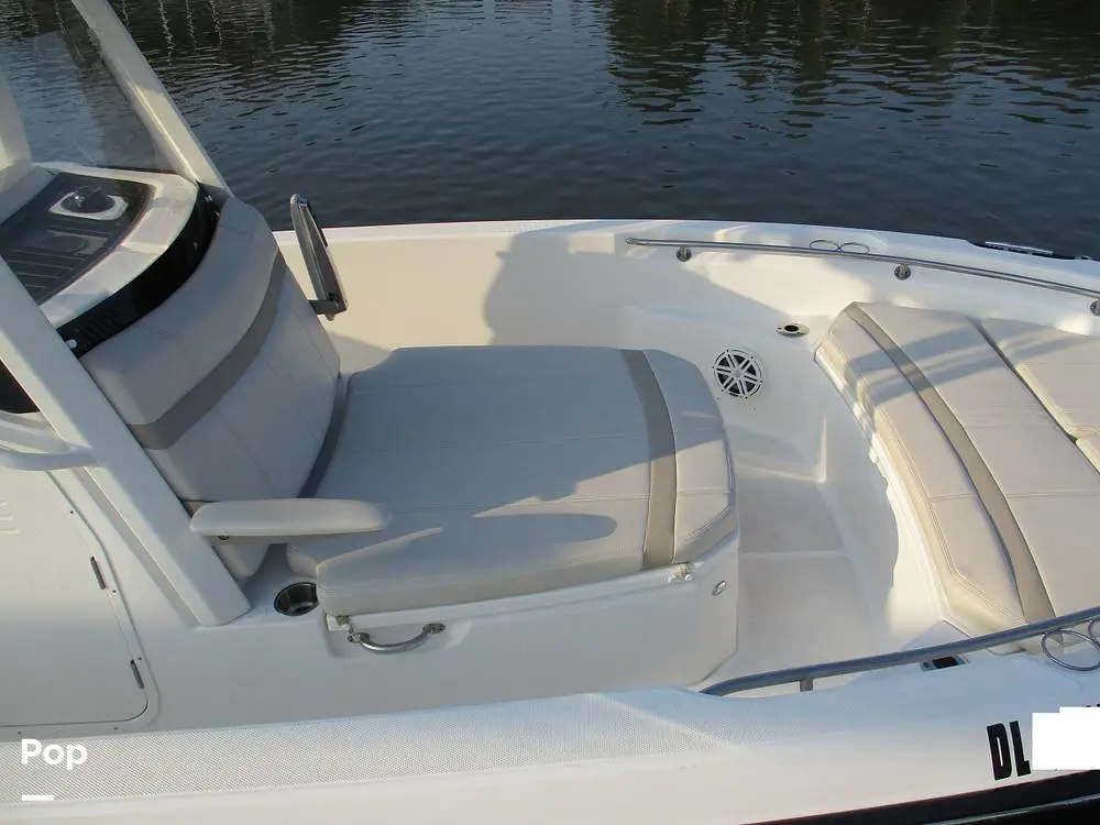 2023 Boston Whaler 220 dauntless