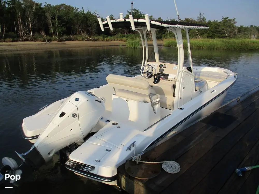 2023 Boston Whaler 220 dauntless