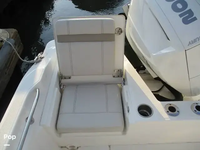 Boston Whaler 220 Dauntless