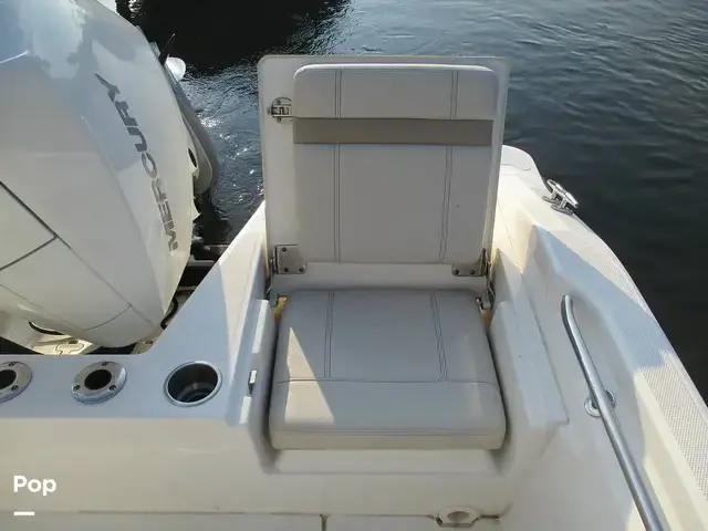 Boston Whaler 220 Dauntless