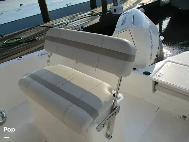 Boston Whaler 220 Dauntless