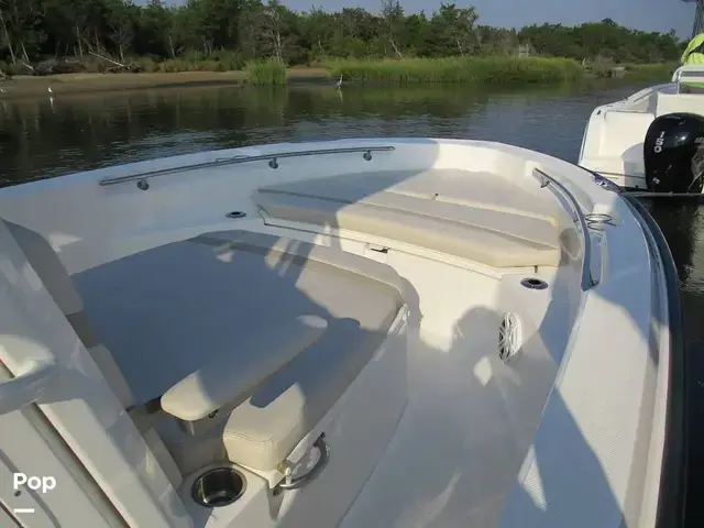 Boston Whaler 220 Dauntless