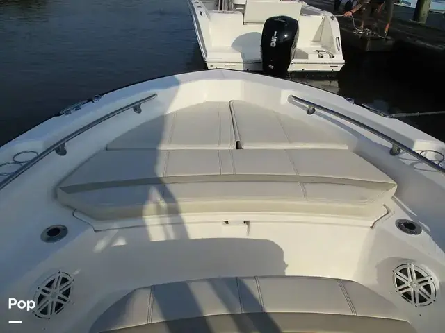 Boston Whaler 220 Dauntless