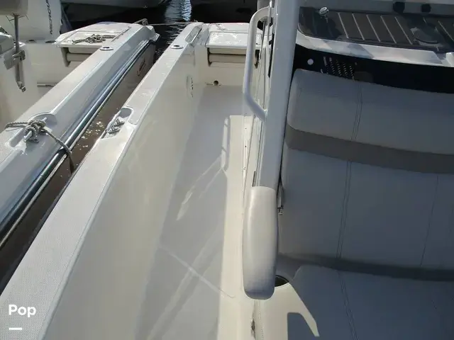 Boston Whaler 220 Dauntless