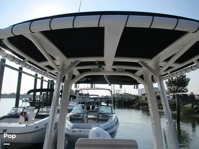 Boston Whaler 220 Dauntless