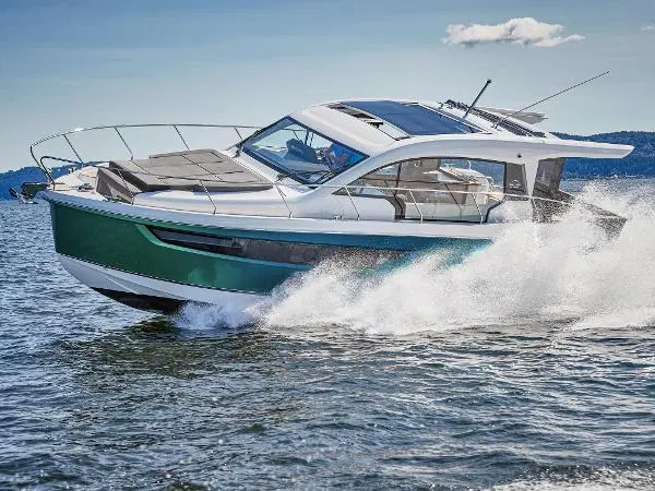 2024 Sealine c390v