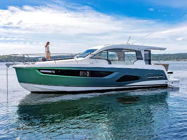 2024 Sealine c390v