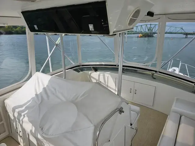 Hatteras Freshwater Convertible