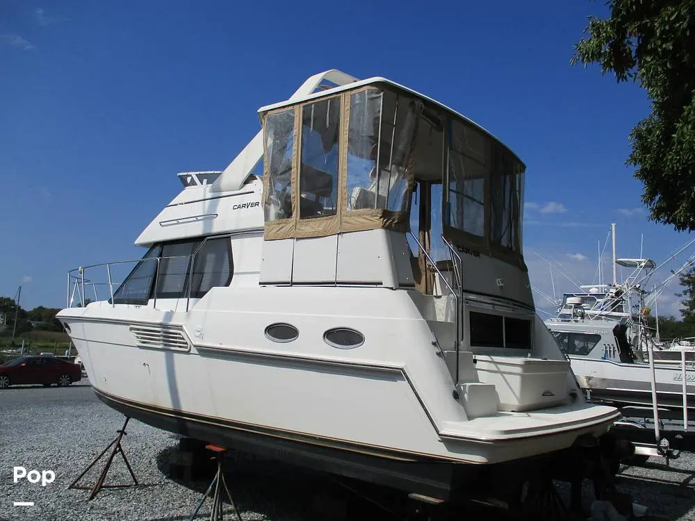 2000 Carver 326 aft cabin