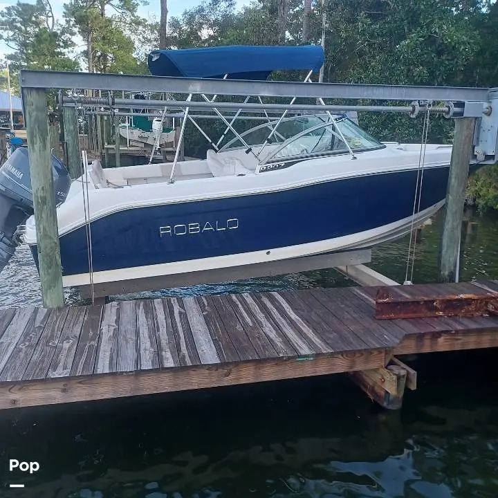 2013 Robalo r207