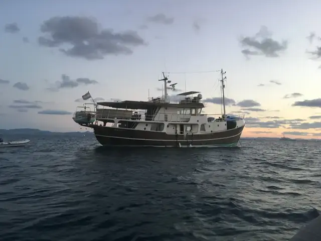 M/Y Trawler Zeewoelf