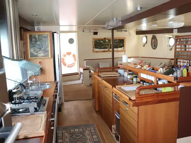 M/Y Trawler Zeewoelf