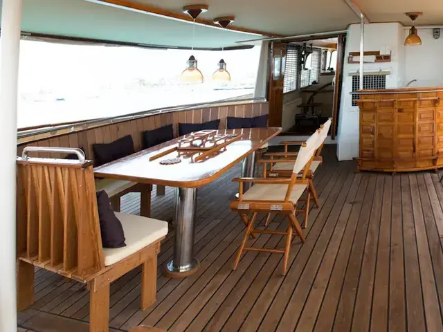 M/Y Trawler Zeewoelf