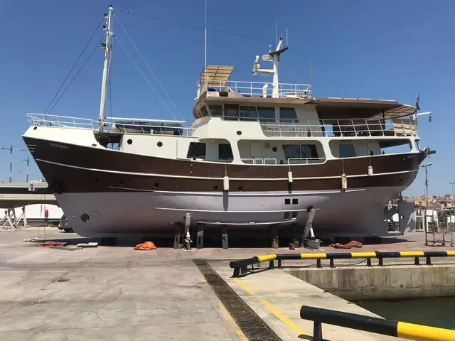 M/Y Trawler Zeewoelf