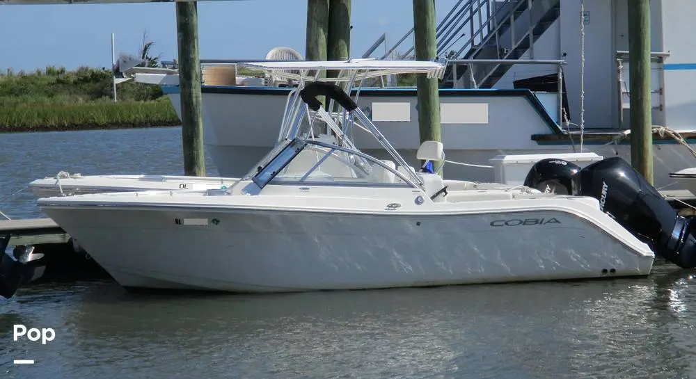 2023 Cobia Boats 220 dc