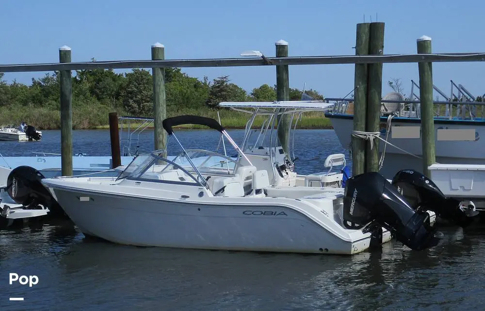 2023 Cobia Boats 220 dc