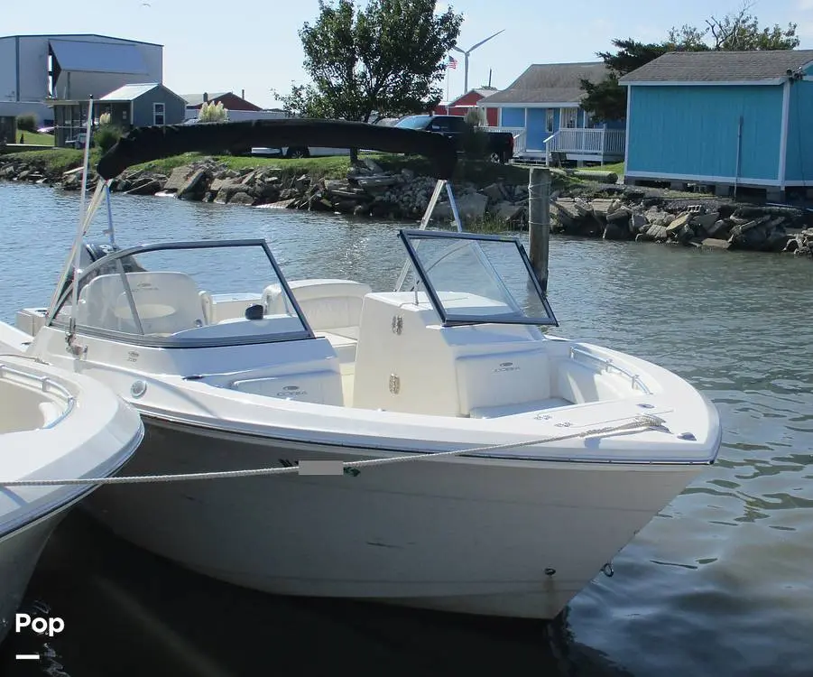 2023 Cobia Boats 220 dc