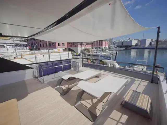 Ferretti Yachts 860