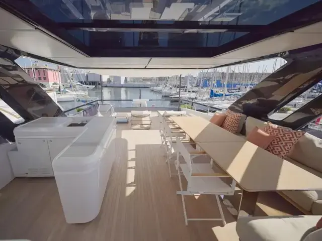 Ferretti Yachts 860