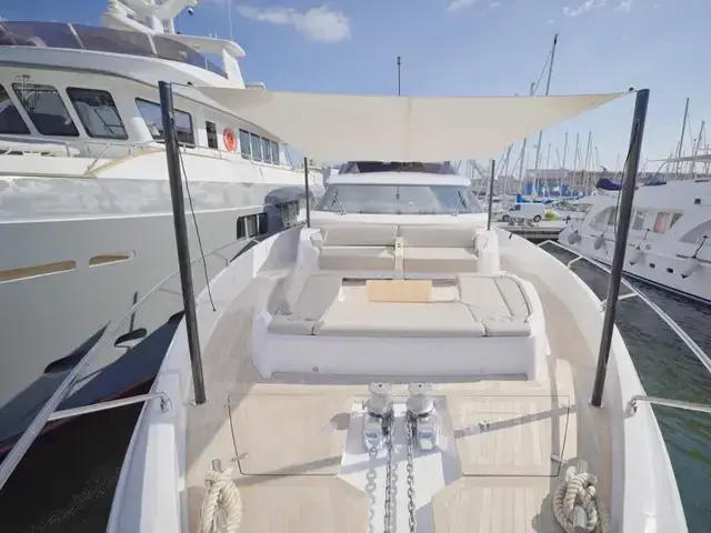 Ferretti Yachts 860