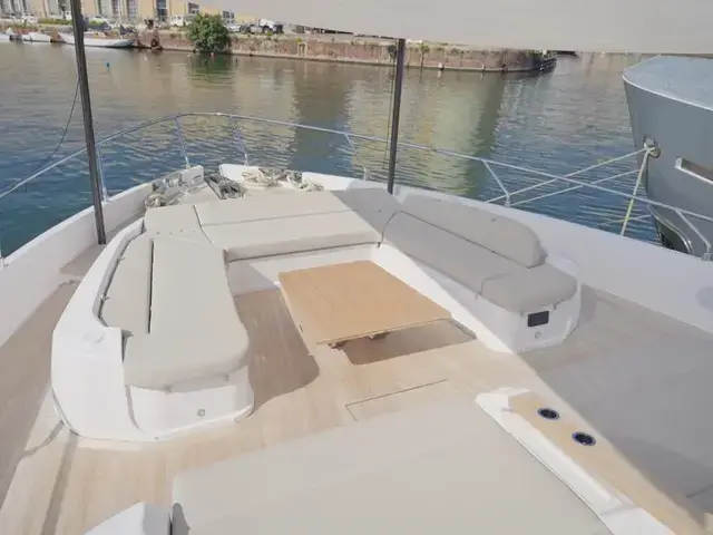 Ferretti Yachts 860