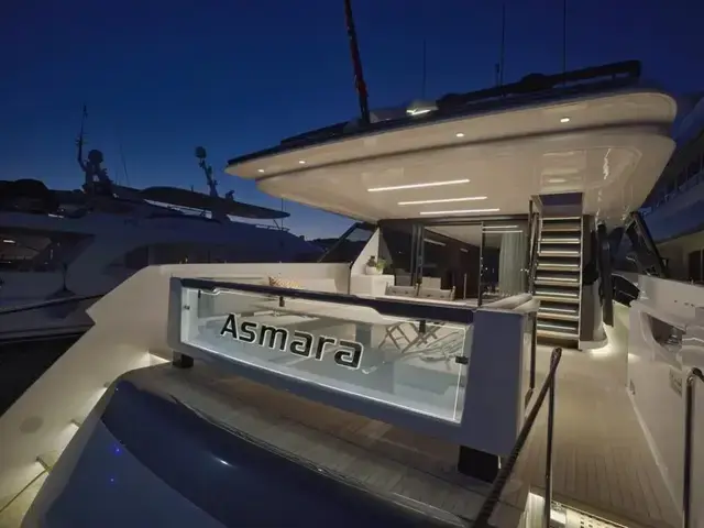 Ferretti Yachts 860