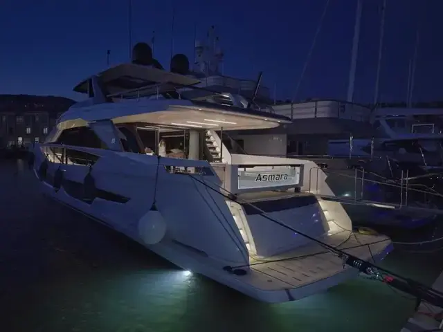 Ferretti Yachts 860