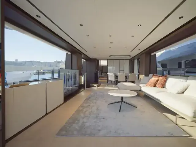 Ferretti Yachts 860