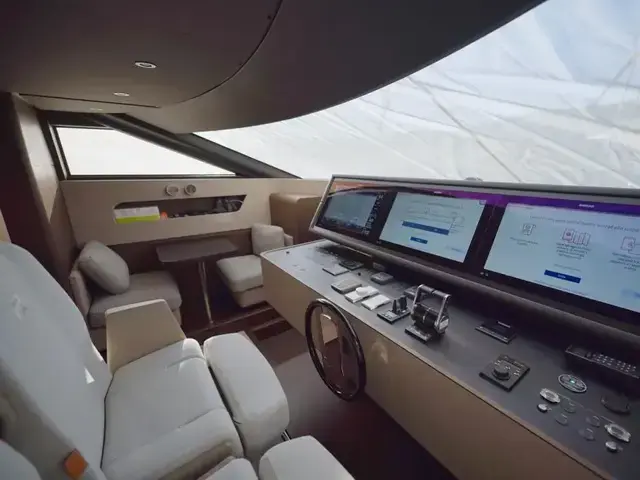 Ferretti Yachts 860