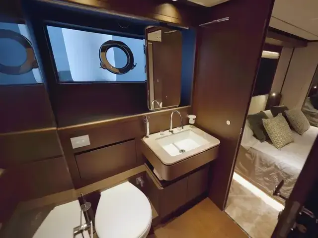 Ferretti Yachts 860