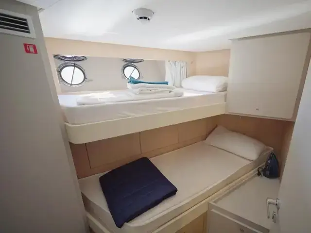 Ferretti Yachts 860