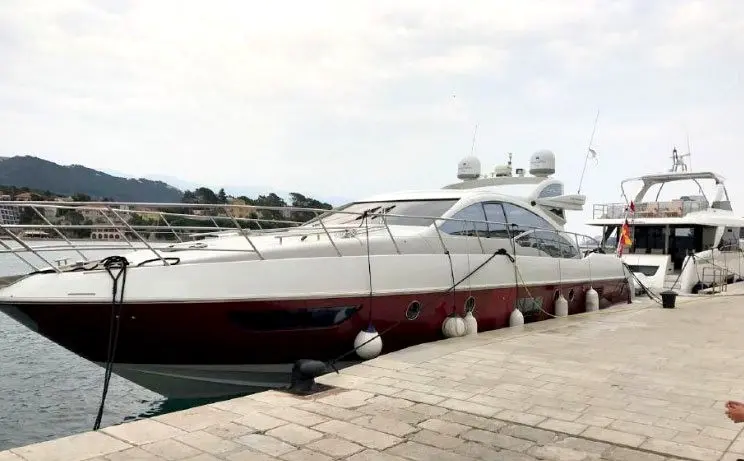 2006 Azimut 62