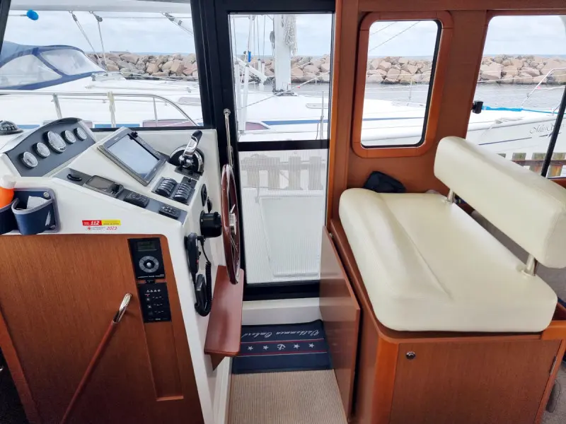 2015 Beneteau swift trawler 34 fly