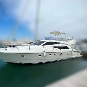 2005 Ferretti Yachts 530