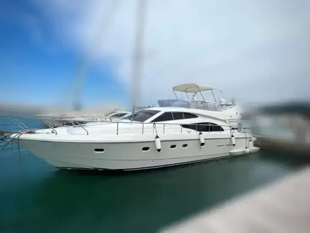 Ferretti Yachts 530