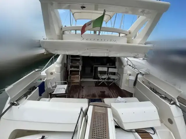 Ferretti Yachts 530