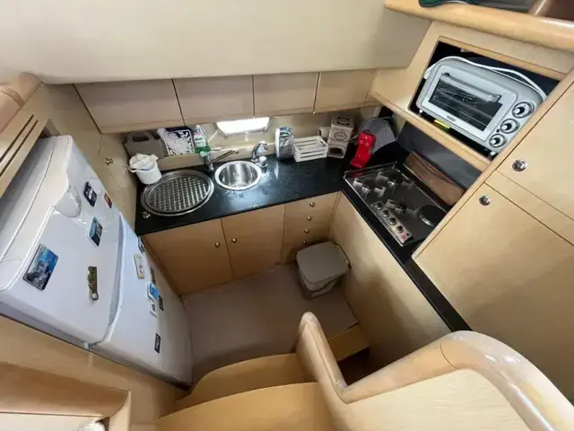 Ferretti Yachts 530