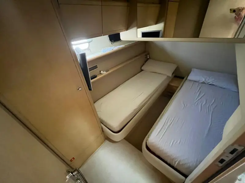 2005 Ferretti 530