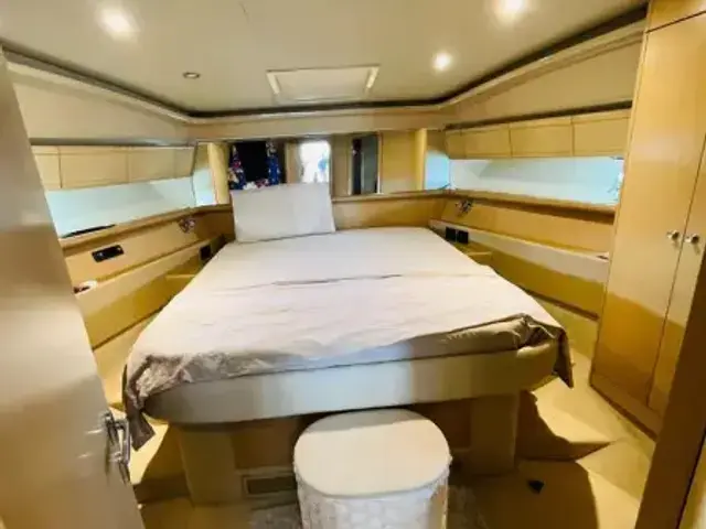 Ferretti Yachts 530