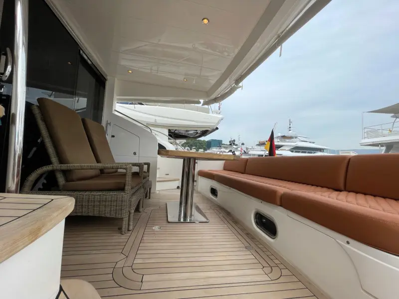 2009 Princess 62