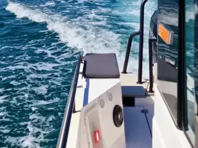 Axopar 37 Sport Cabin